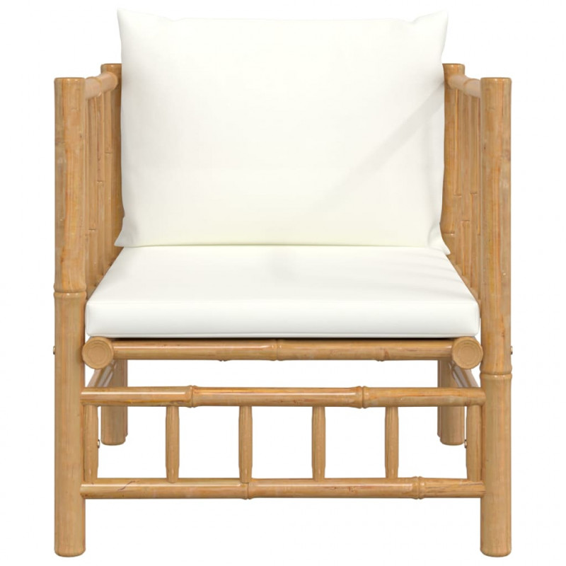 Sofa ogrodowa, kremowe poduszki, bambus