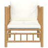 Sofa ogrodowa, kremowe poduszki, bambus