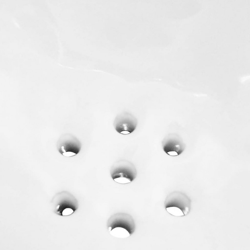 Pisuar wiszący z zaworem spłukującym, ceramiczny, biały