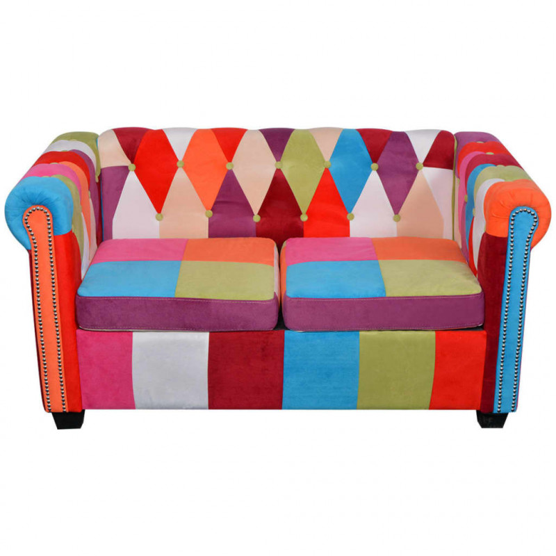 Dwuosobowa, materiałowa sofa Chesterfield