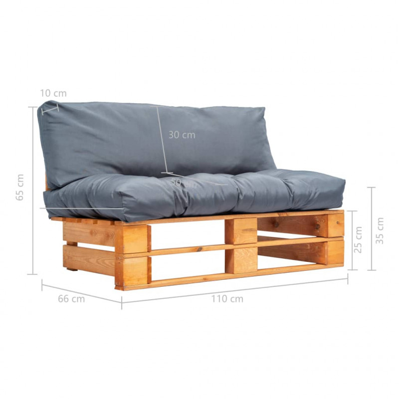 Ogrodowa sofa z palet, z szarymi poduszkami, sosna