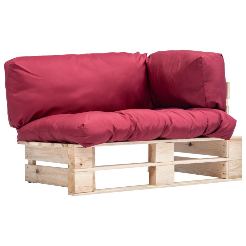Ogrodowa sofa z palet, z czerwonymi poduszkami, sosna