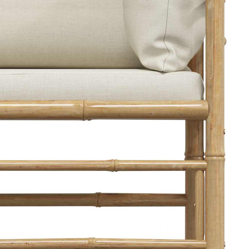 Sofa ogrodowa, śmietankowe poduszki, bambus