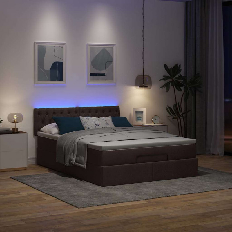 Łóżko otomana z materacem diodami LED ciemnobrązowe 140x190 cm