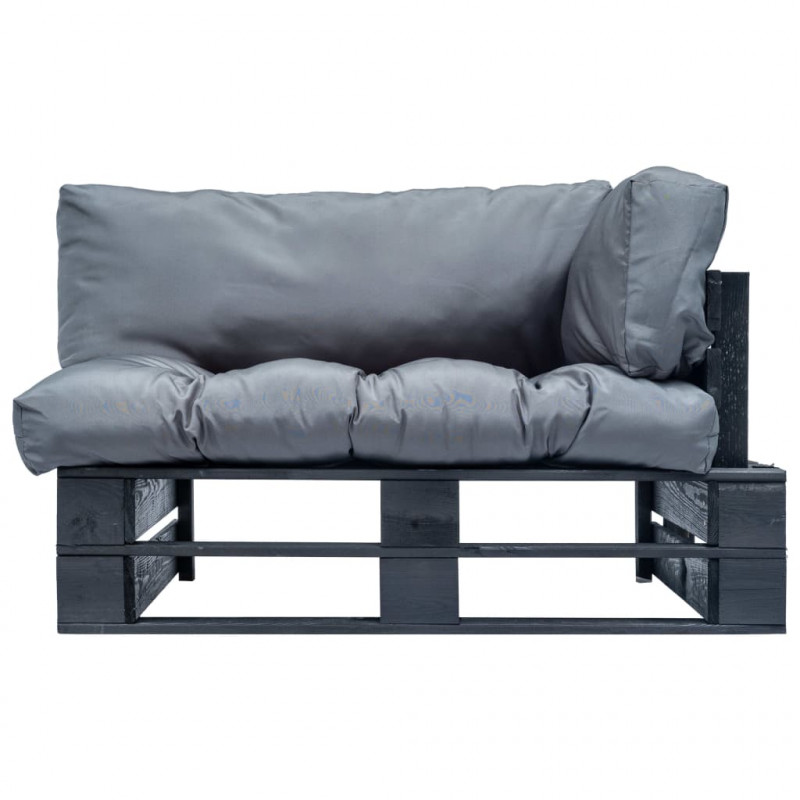 Ogrodowa sofa z palet, z szarymi poduszkami, sosna