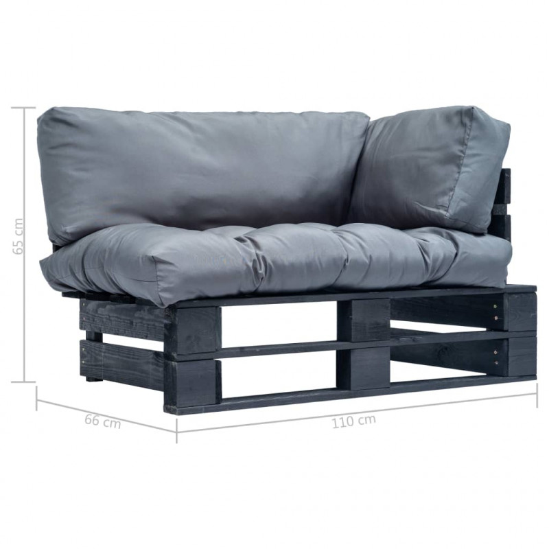 Ogrodowa sofa z palet, z szarymi poduszkami, sosna