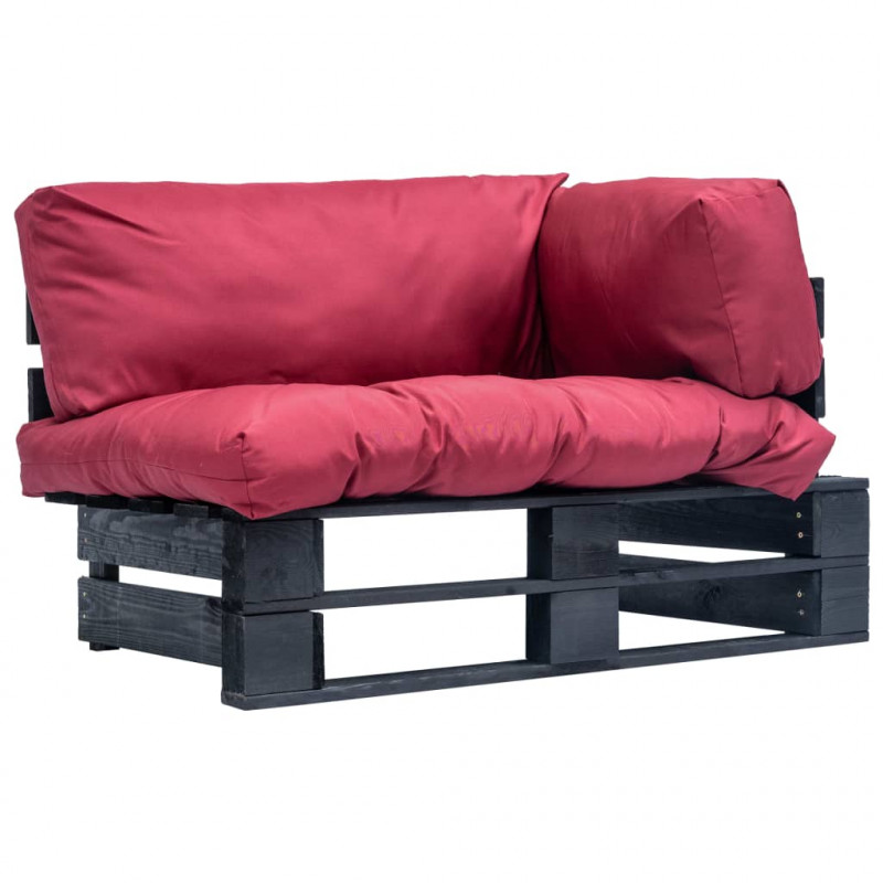 Ogrodowa sofa z palet, z czerwonymi poduszkami, sosna