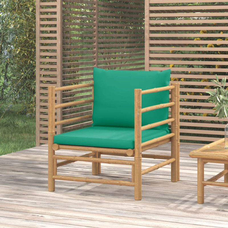 Sofa ogrodowa z zielonymi poduszkami, bambusowa