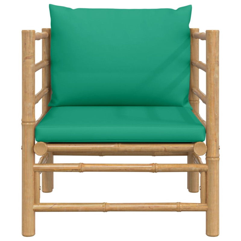 Sofa ogrodowa z zielonymi poduszkami, bambusowa