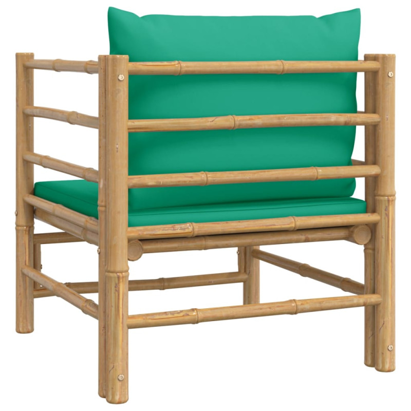 Sofa ogrodowa z zielonymi poduszkami, bambusowa