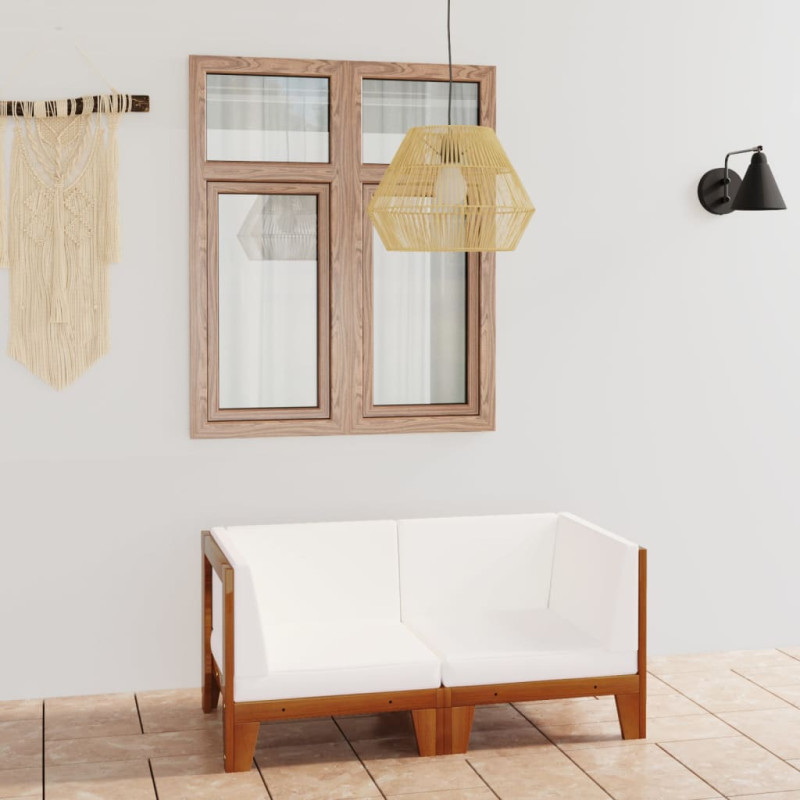 2-osobowa sofa z kremowymi poduszkami, lite drewno akacjowe
