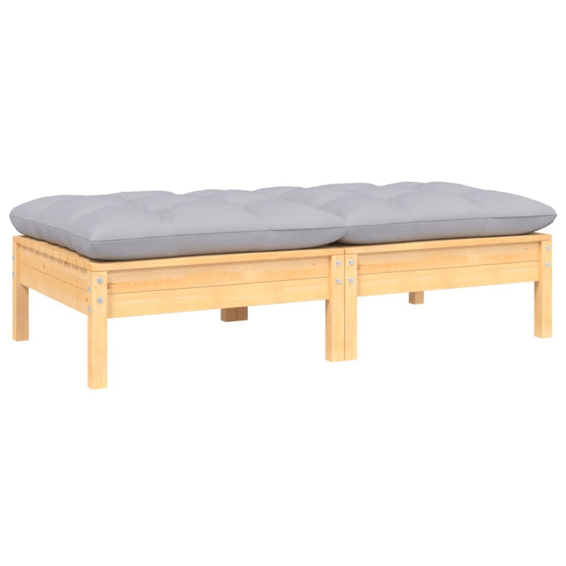 2-osobowa sofa ogrodowa z szarymi poduszkami, drewno sosnowe