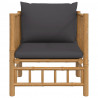 Sofa ogrodowa z ciemnoszarymi poduszkami, bambusowa