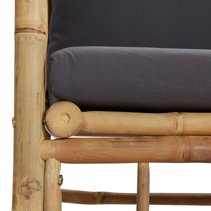 Sofa ogrodowa z ciemnoszarymi poduszkami, bambusowa
